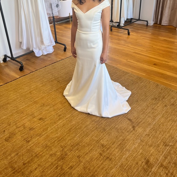 Rachel Sarah Seven Wedding Gown - size 4 - Picture 6 of 11